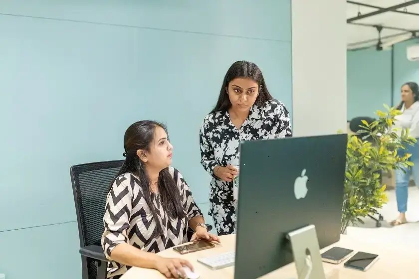 SEO professionals collaborating about seo project